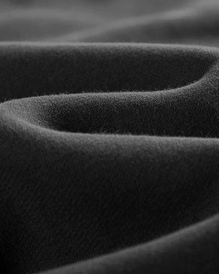 Loose-fitting men's jogging pants with elastic waistband and cuffs