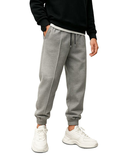 Loose-fitting men's jogging pants with elastic waistband and cuffs