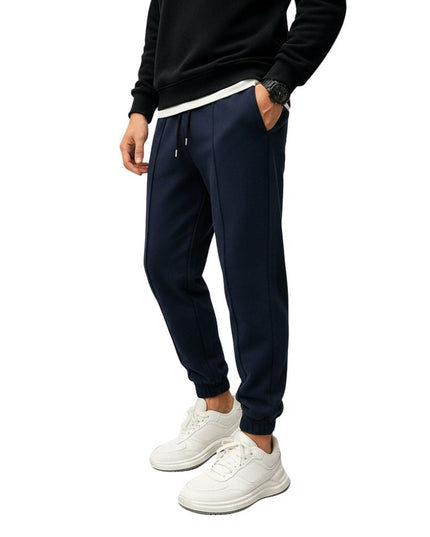 Loose-fitting men's jogging pants with elastic waistband and cuffs