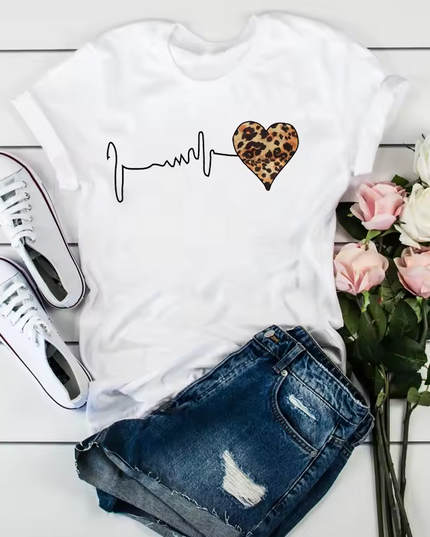 Graphic print short-sleeved T-shirt with heart design