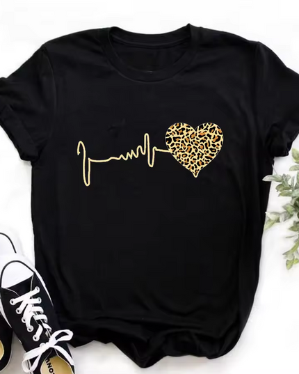 Graphic print short-sleeved T-shirt with heart design