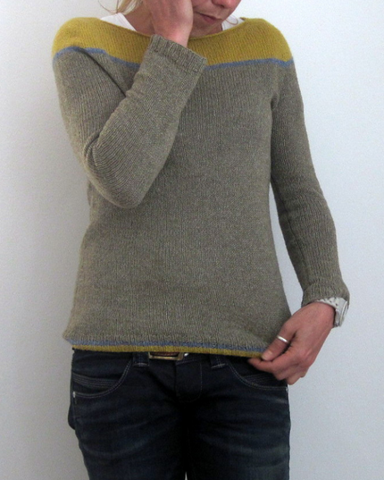 Knitted sweater with contrasting shoulder design